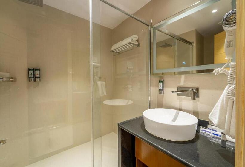 호텔 Shyama Sarovar Portico