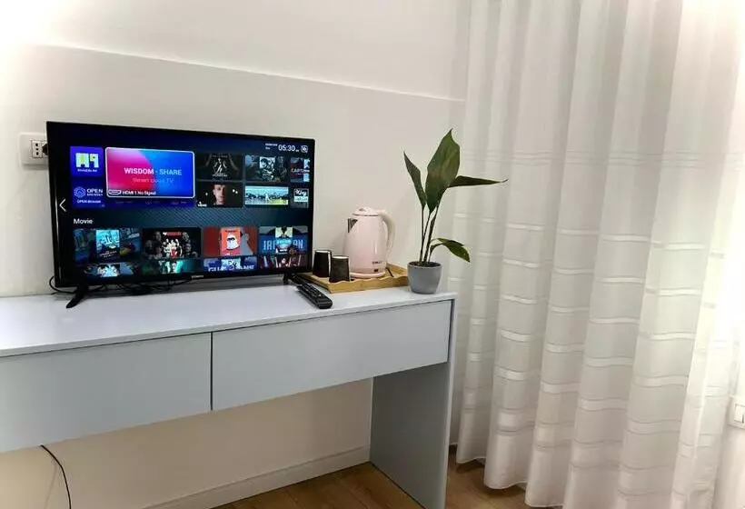 هتل Tirana Square