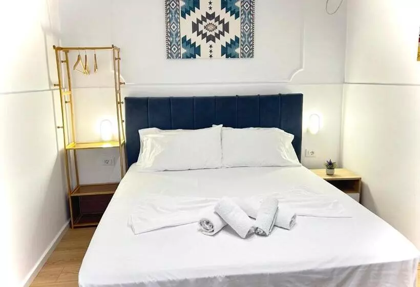 هتل Tirana Square