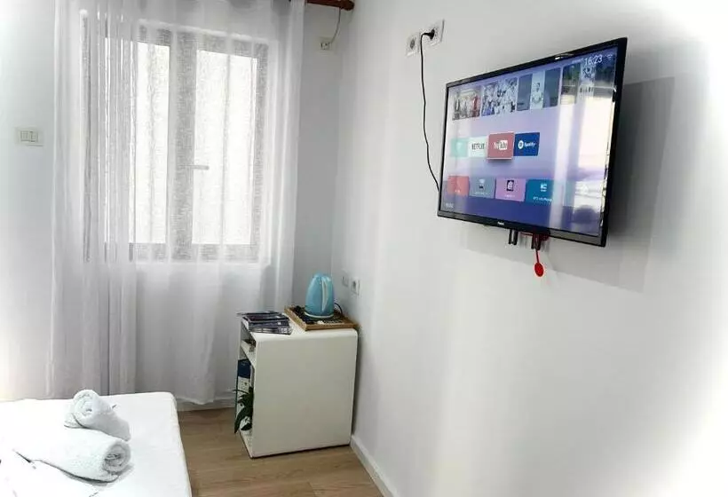 هتل Tirana Square