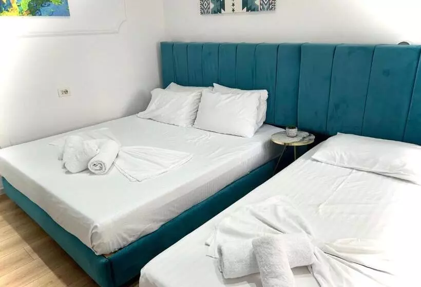 هتل Tirana Square