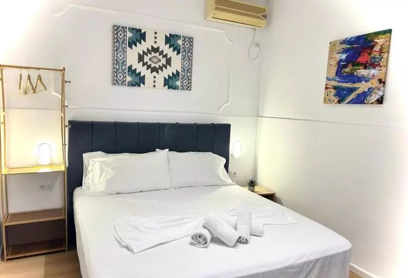 هتل Tirana Square