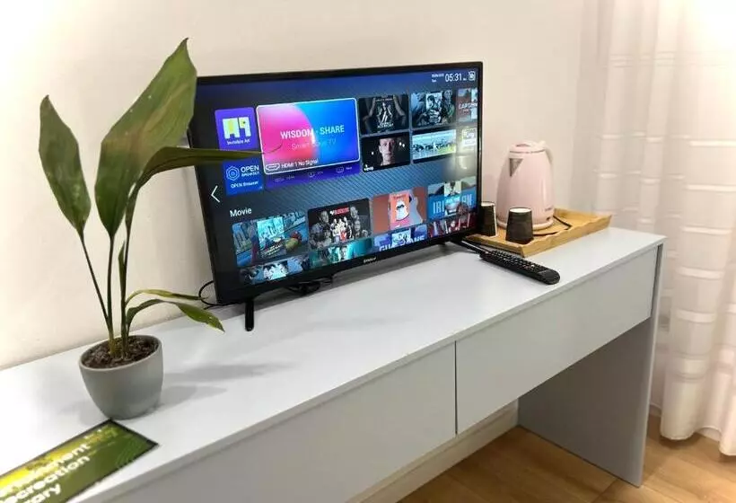 هتل Tirana Square