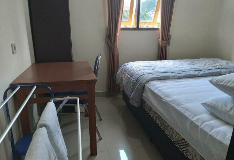 Пансион Aab Guest House Tomohon