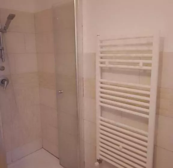 ペンション Roomsfree!!!!