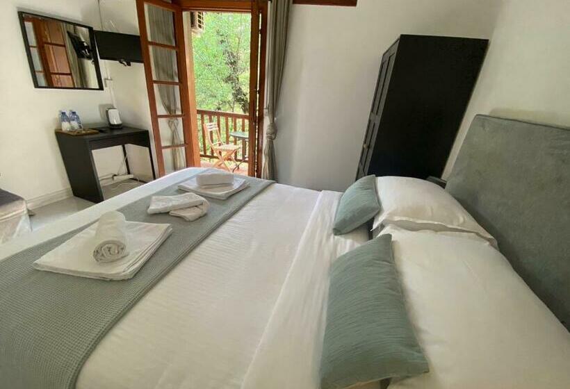 تختخواب و صبحانه Galinicafe22 Suites