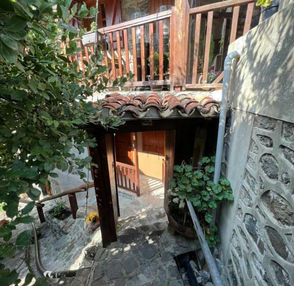 تختخواب و صبحانه Galinicafe22 Suites