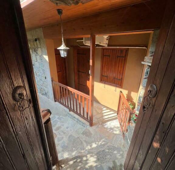 تختخواب و صبحانه Galinicafe22 Suites