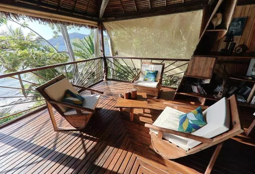 تختخواب و صبحانه Nosy Komba Lodge