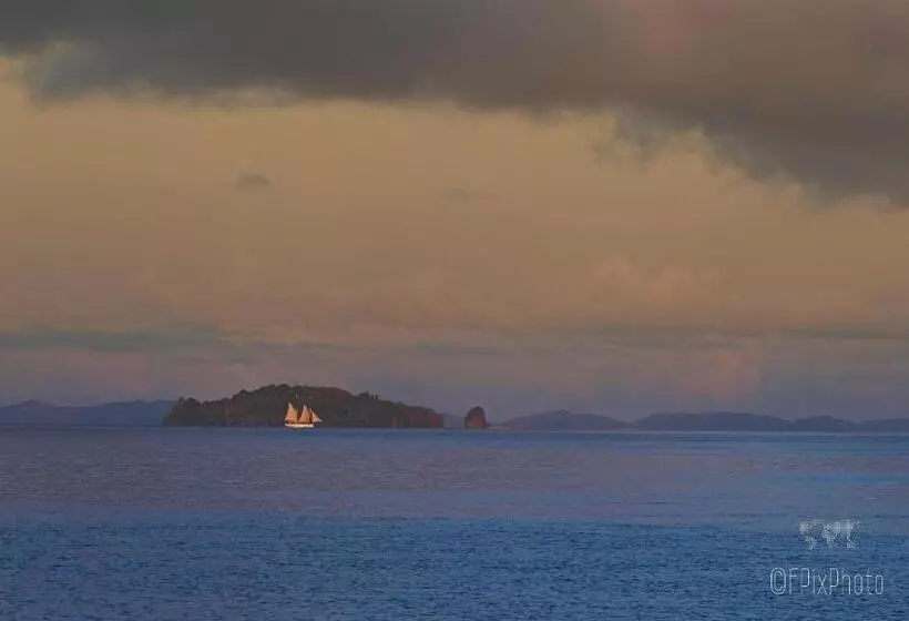 تختخواب و صبحانه Nosy Komba Lodge