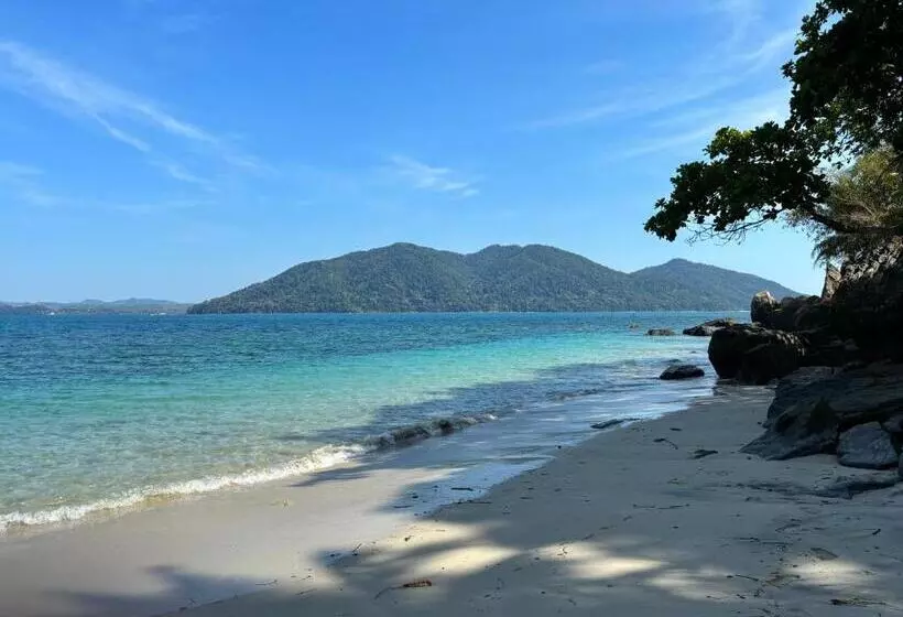 تختخواب و صبحانه Nosy Komba Lodge