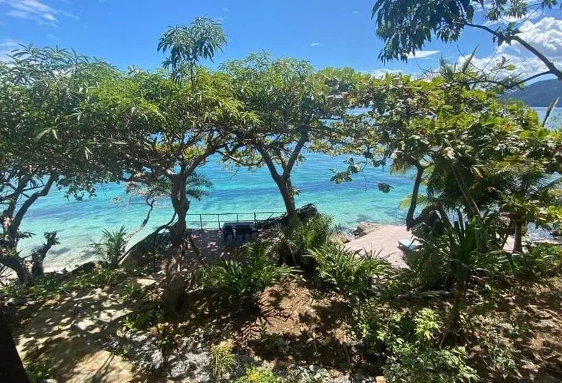 تختخواب و صبحانه Nosy Komba Lodge