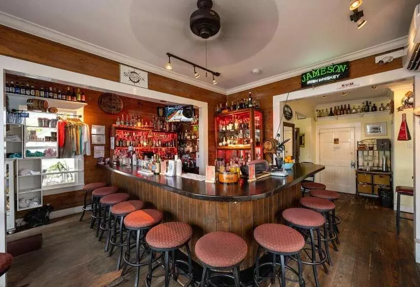 Aamiaismajoitus (B&B) The Speakeasy Inn And Rum Bar