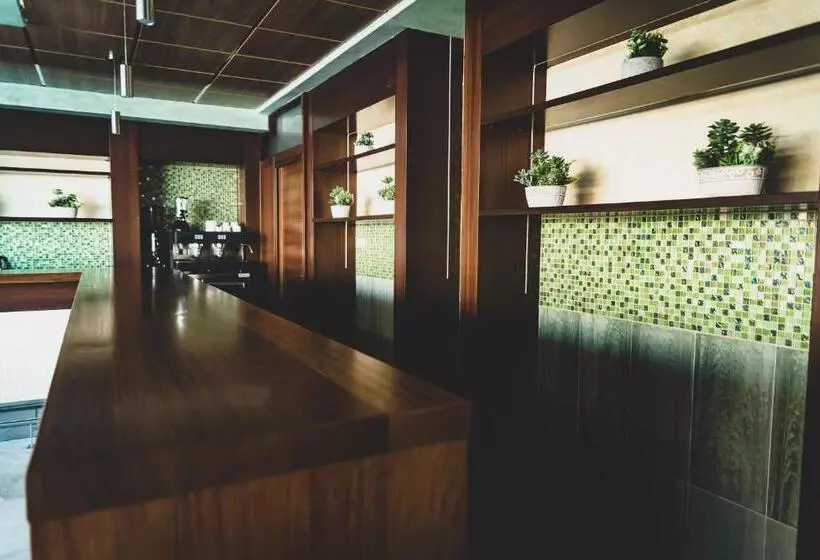 هتل Hostal Nogueras 3