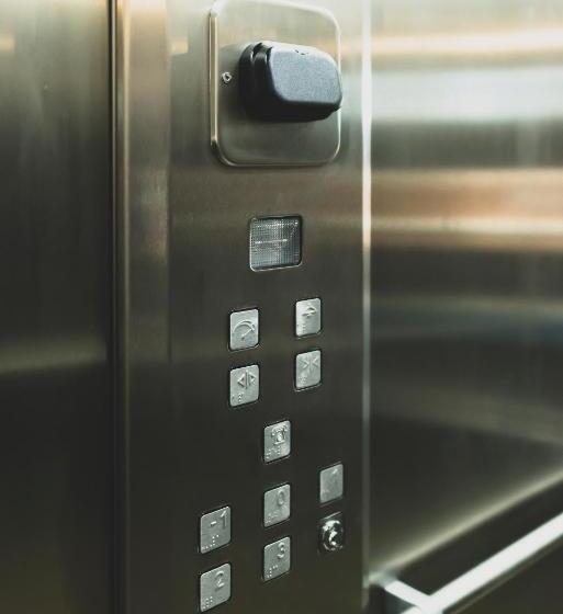 هتل Hostal Nogueras 3