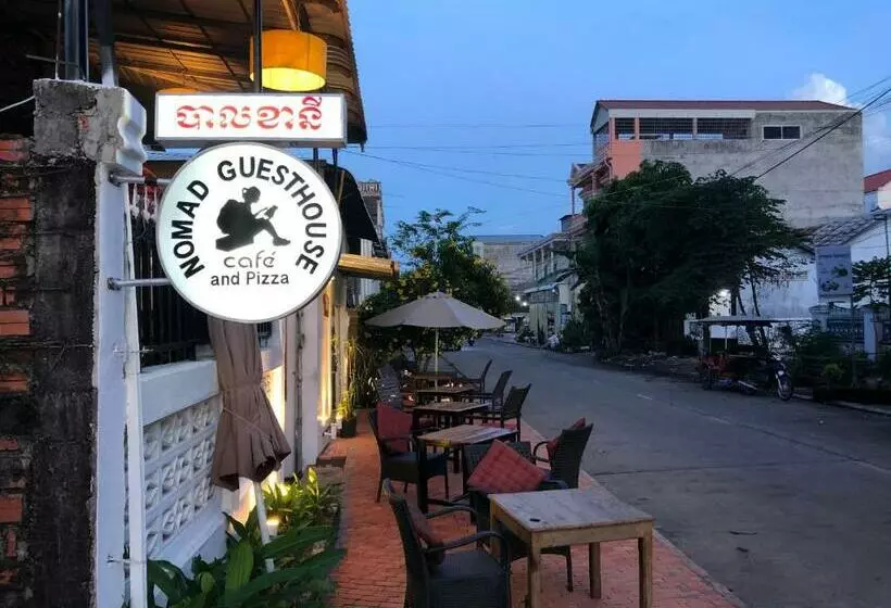 Hotelli Nomad Guesthouse