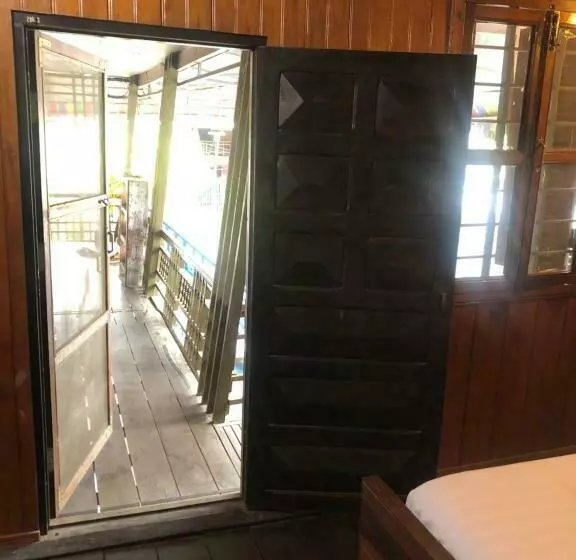 Hotelli Nomad Guesthouse