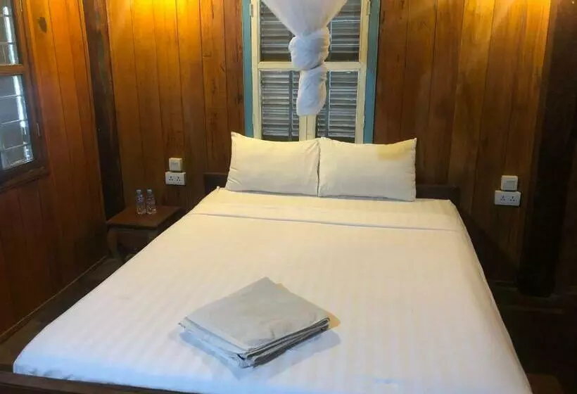 Hotelli Nomad Guesthouse
