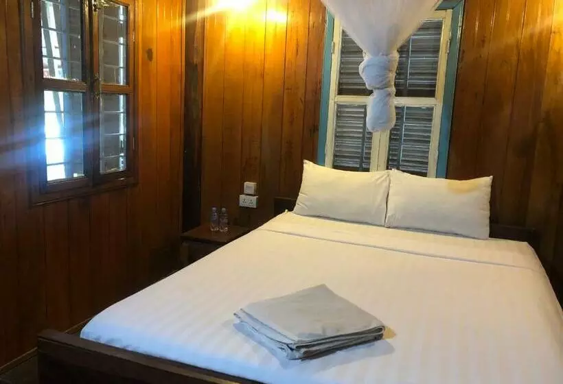 Hotelli Nomad Guesthouse