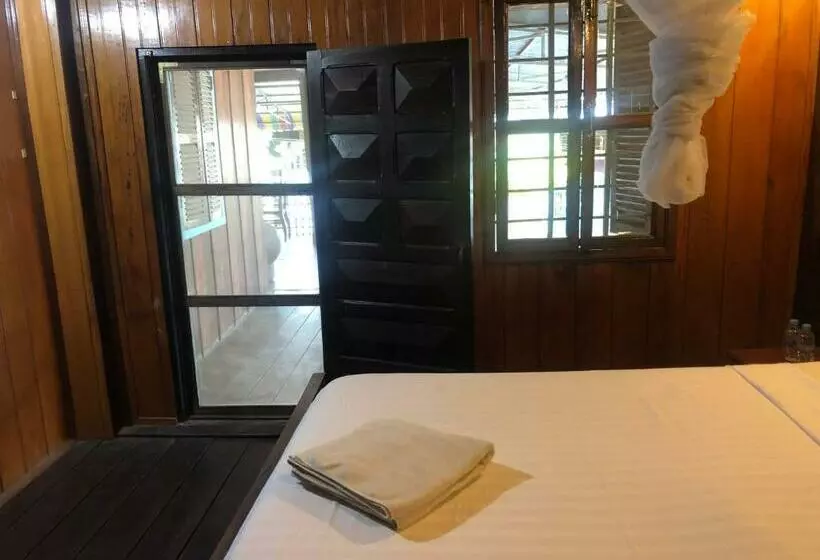 Hotelli Nomad Guesthouse