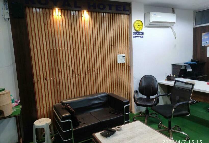 Hotel Pop 89731 Royal Residency