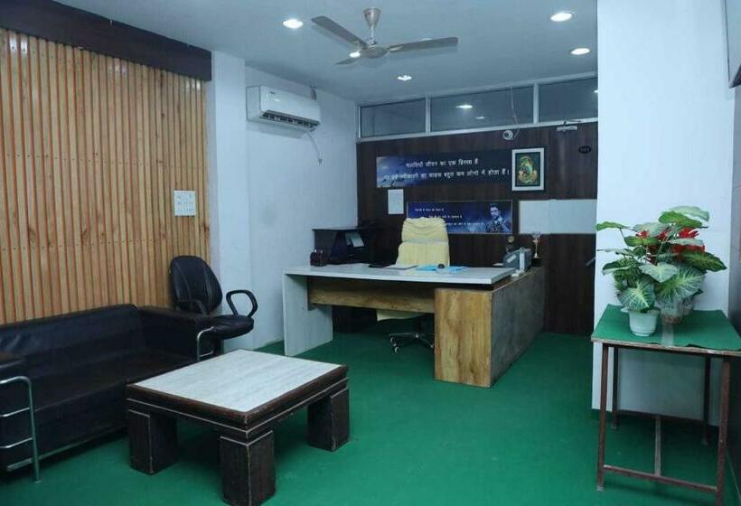 Hotel Pop 89731 Royal Residency