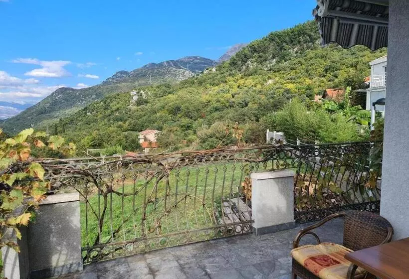 پانسیون Villa Deloik Ante`s Hill House