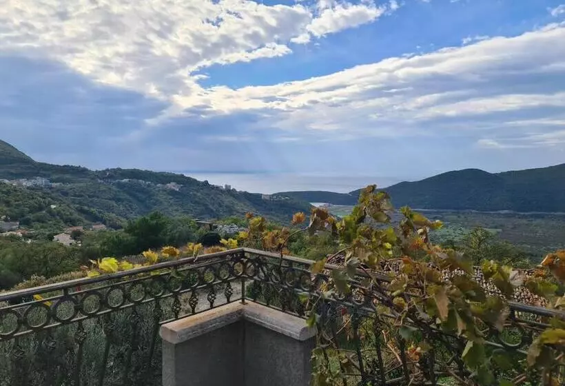 پانسیون Villa Deloik Ante`s Hill House