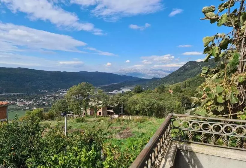 پانسیون Villa Deloik Ante`s Hill House