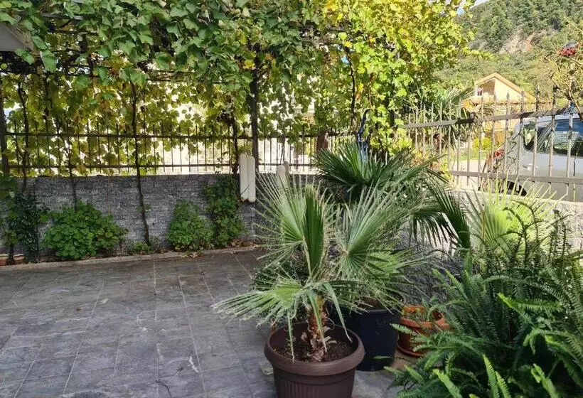 پانسیون Villa Deloik Ante`s Hill House