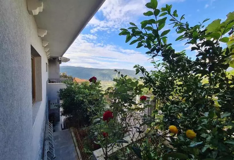 پانسیون Villa Deloik Ante`s Hill House