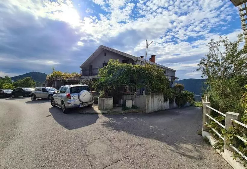 پانسیون Villa Deloik Ante`s Hill House