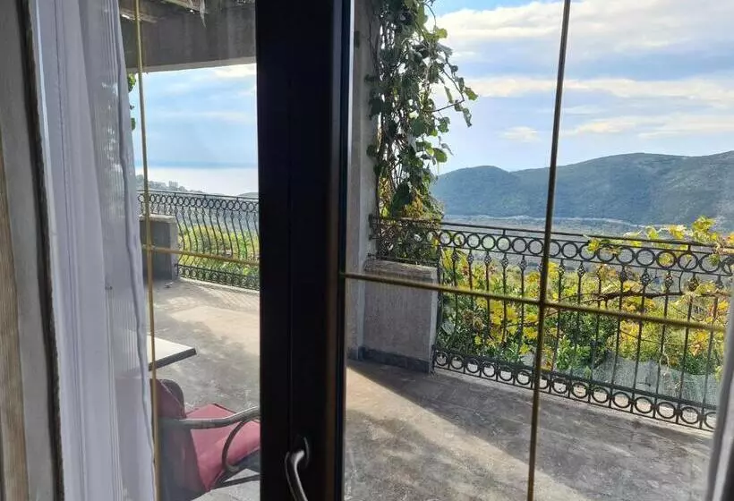 پانسیون Villa Deloik Ante`s Hill House