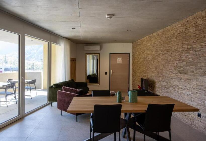 6532 Smart Hotel Self Check In