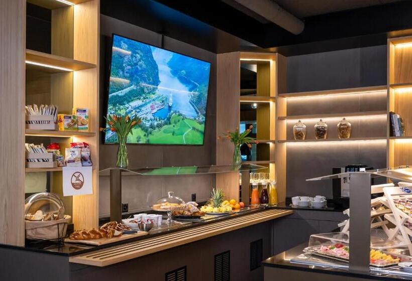 6532 Smart Hotel Self Check In