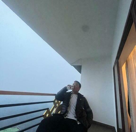 هاستل Delohighs