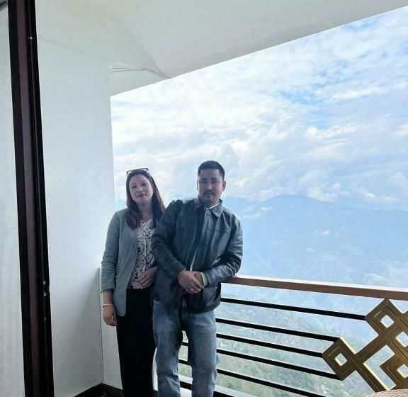 هاستل Delohighs