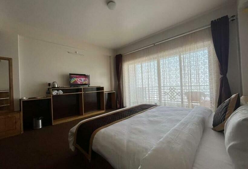 هاستل Delohighs