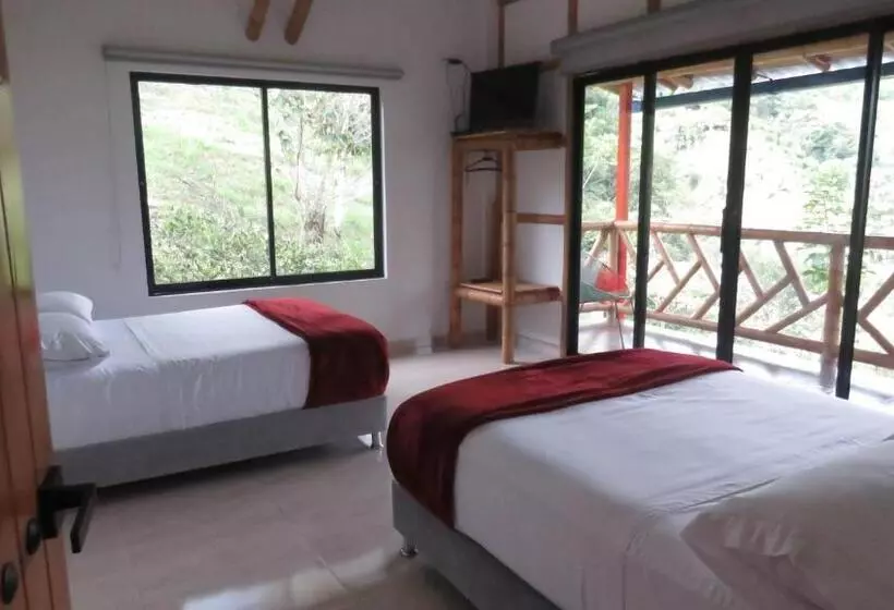 Aamiaismajoitus (B&B) Las Cabañas Del Escobo Cabaña Guacamayas