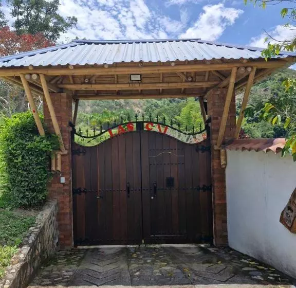 Aamiaismajoitus (B&B) Las Cabañas Del Escobo Cabaña Guacamayas