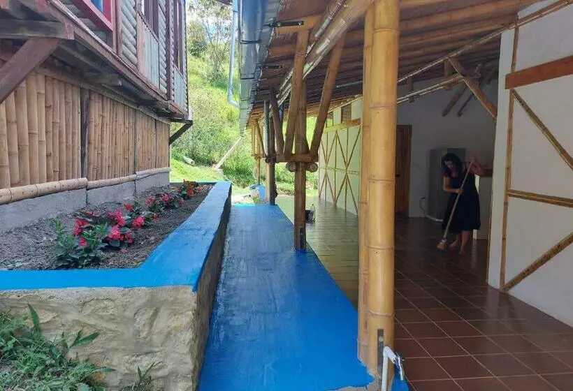 Aamiaismajoitus (B&B) Las Cabañas Del Escobo Cabaña Guacamayas