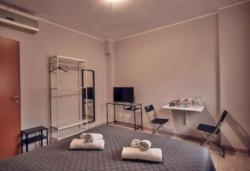 تختخواب و صبحانه Travelershome Ciampino 170 Station Street
