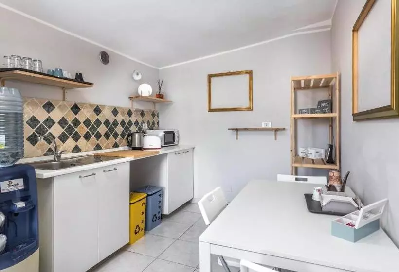 تختخواب و صبحانه Travelershome Ciampino 170 Station Street
