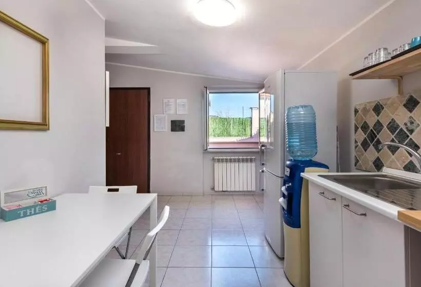 تختخواب و صبحانه Travelershome Ciampino 170 Station Street