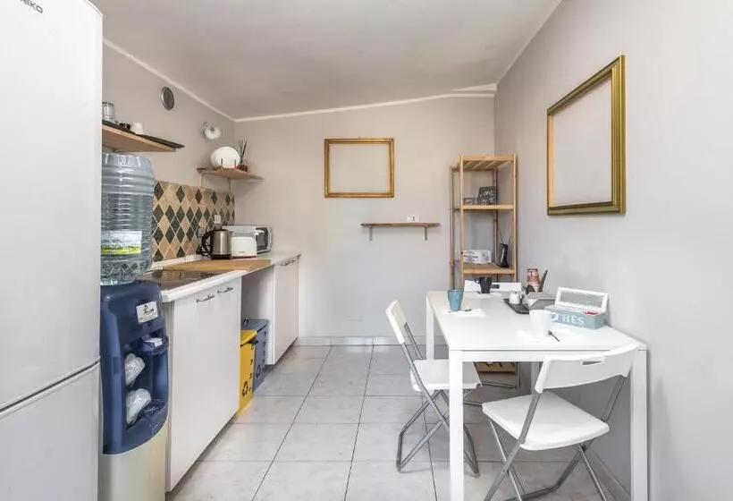 تختخواب و صبحانه Travelershome Ciampino 170 Station Street