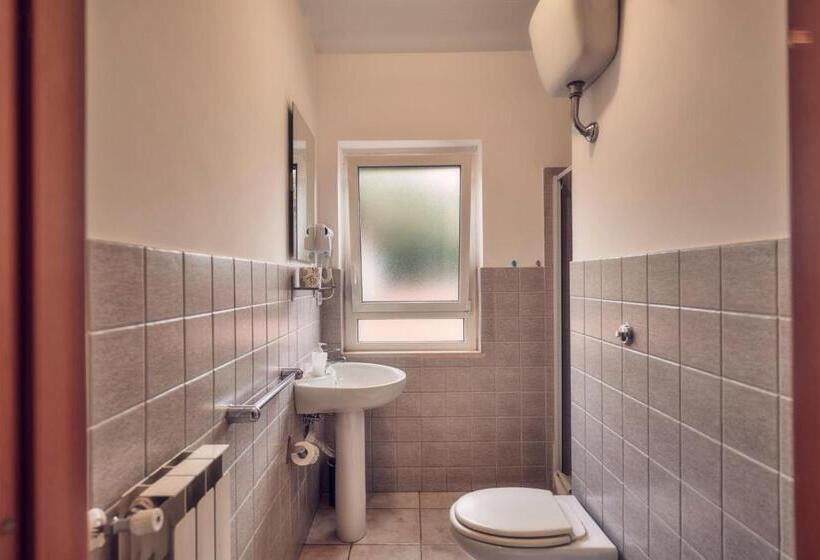 צימר Travelershome Ciampino 170 Station Street