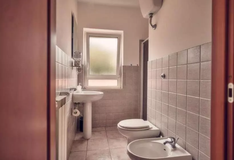 تختخواب و صبحانه Travelershome Ciampino 170 Station Street