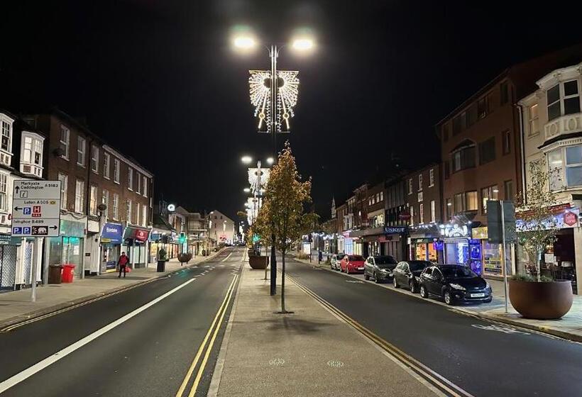 Harper Luxe Serviced Apartments Dunstable