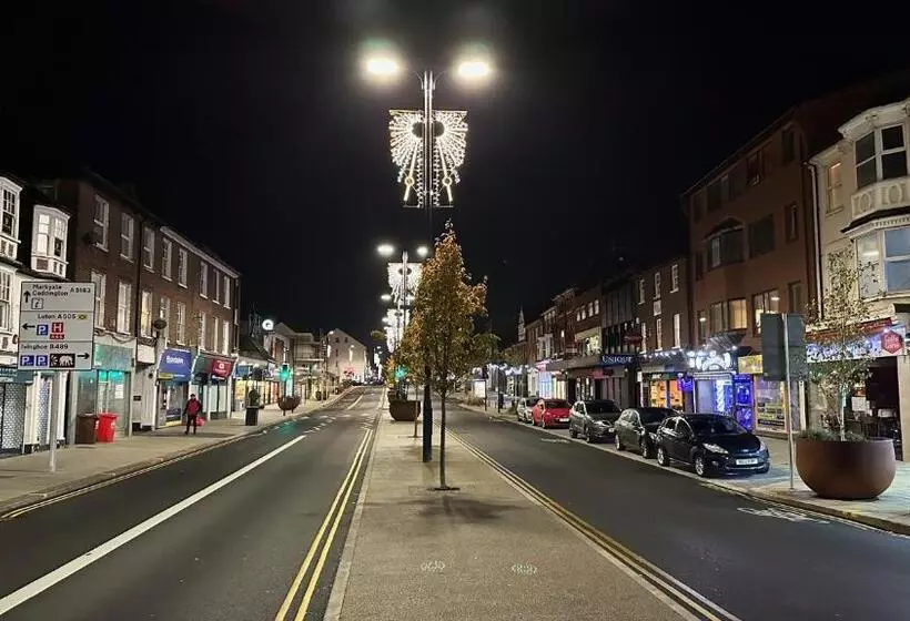 Harper Luxe Serviced Apartments Dunstable