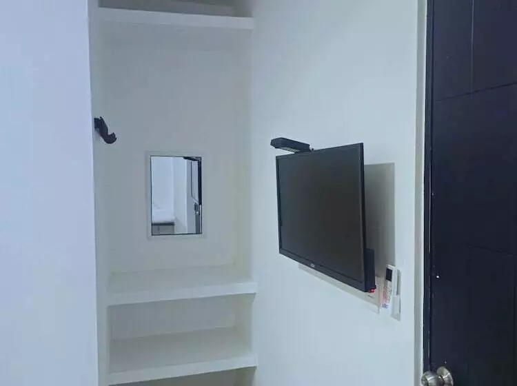هتل Anajirawaa